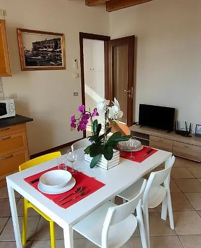 Alla Vecchia Scuola 3* Lazise